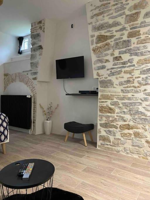 Charmant Studio Idealement Place Et Paisible ! Oloron-Sainte-Marie Exteriér fotografie